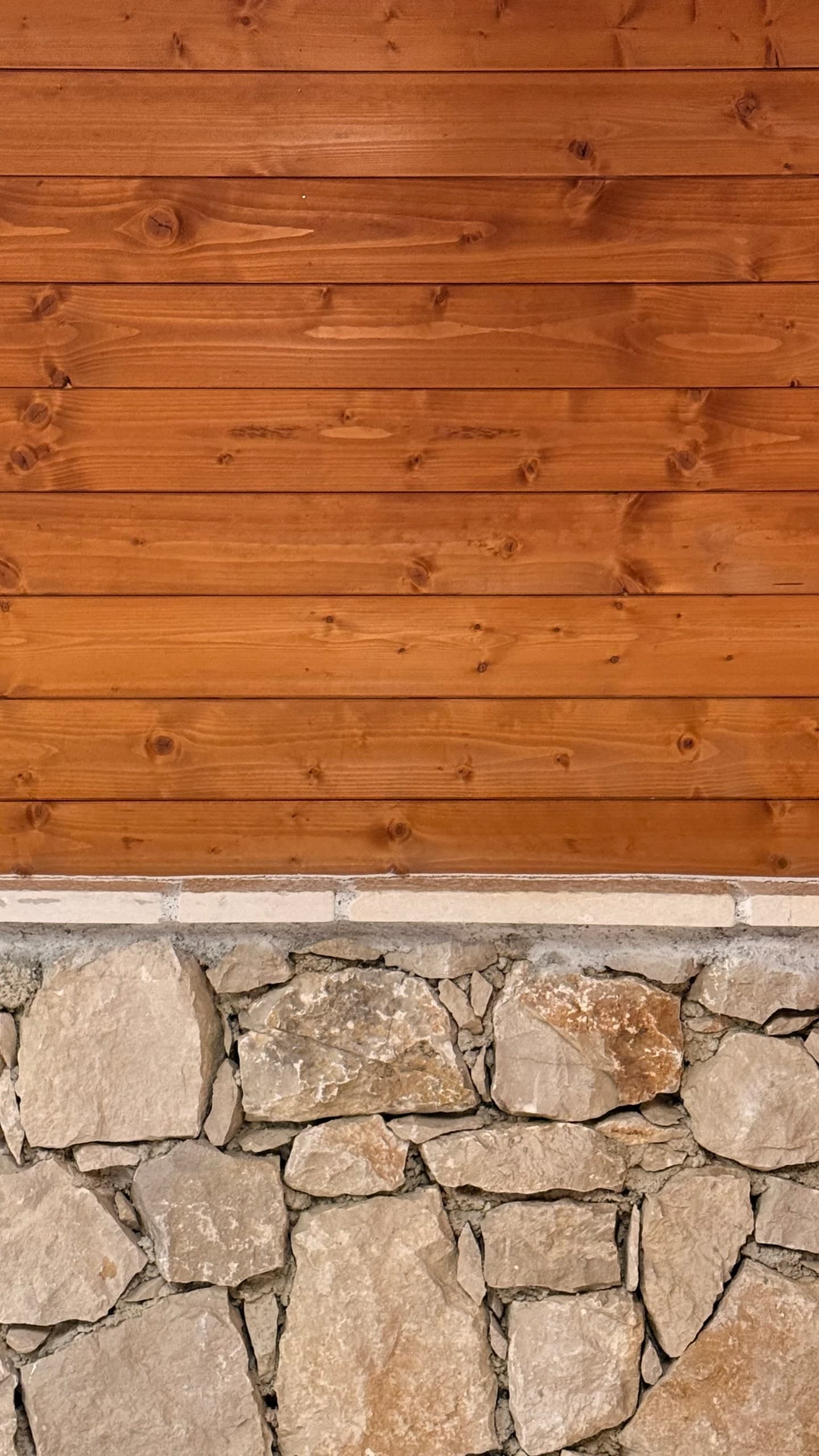 Detaj ku veshja prej druri takon bazamentin prej guri